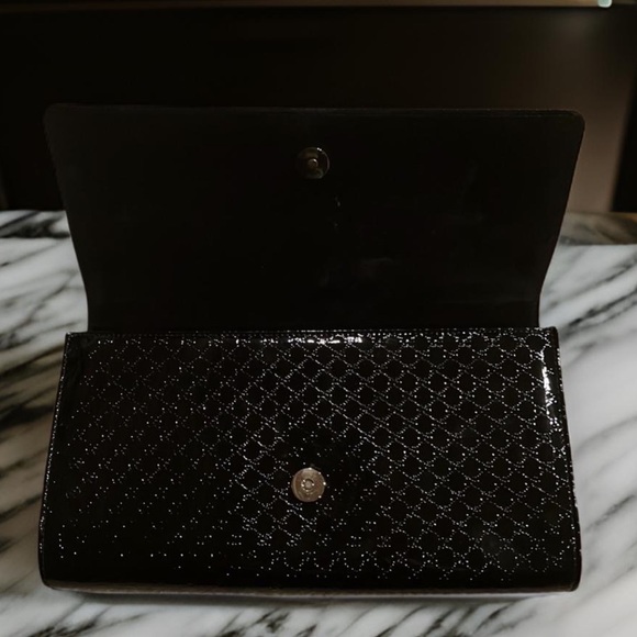 GUCCI PATENT BLACK CLUTCH NEW - Picture 1 of 4